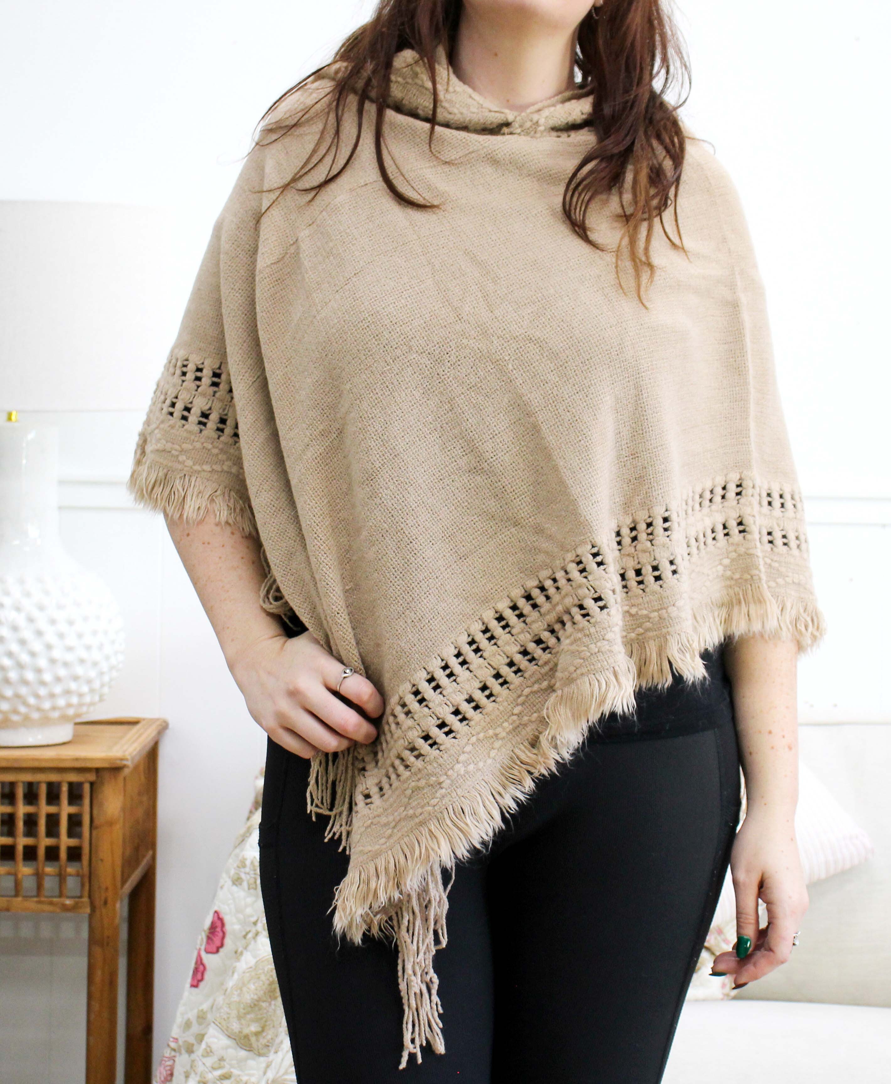 Knitted Ponchi Sara Beige